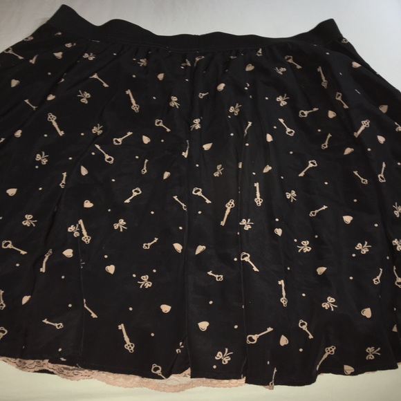 Key Patterned Skirt - Picture 3 of 4
